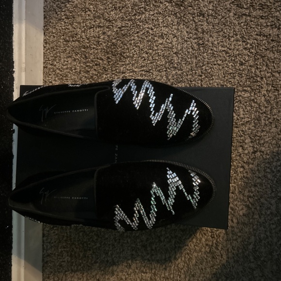 Black men’s loafers main image 4
